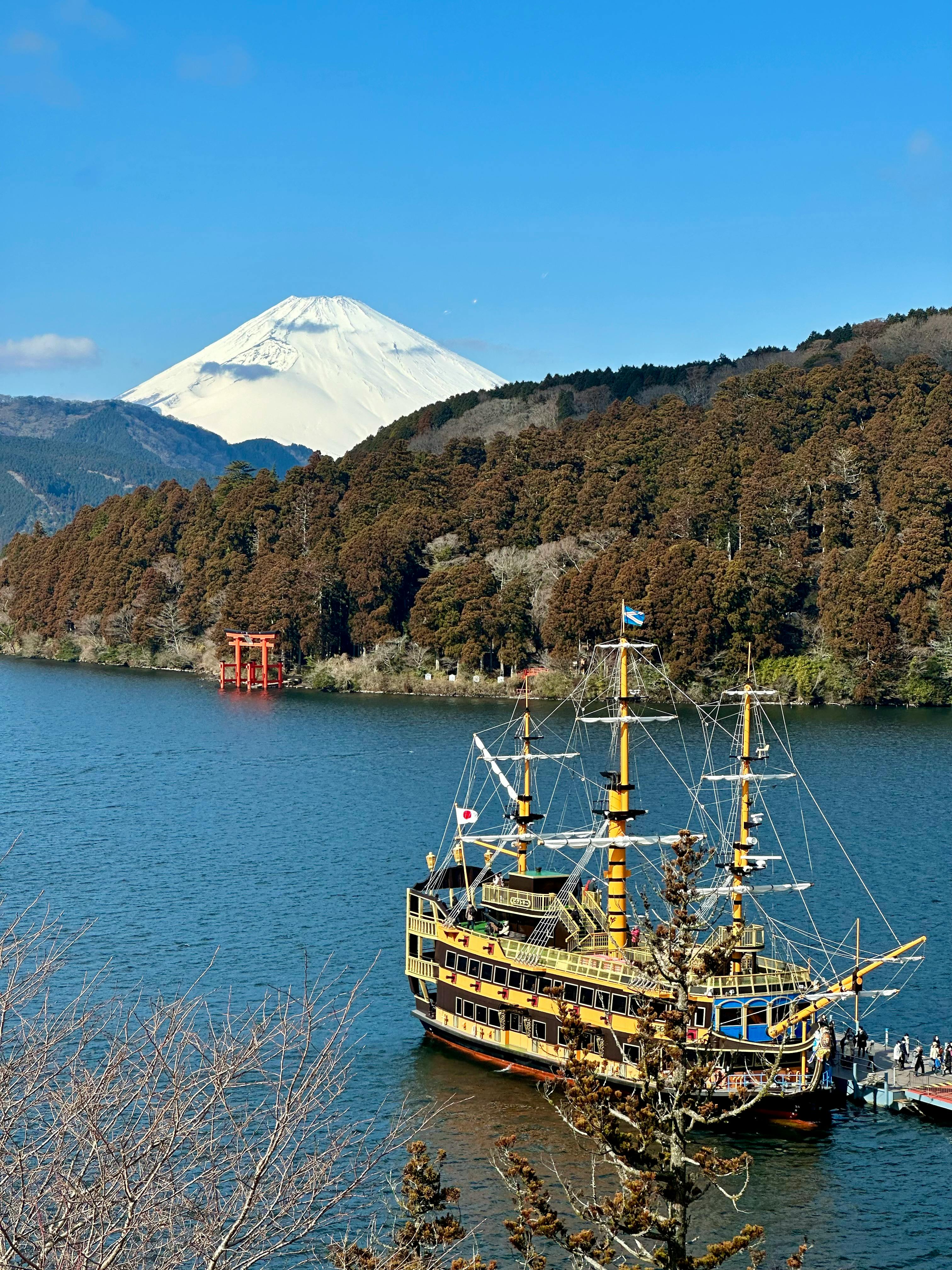 Ashi Gölü Tekne Turu